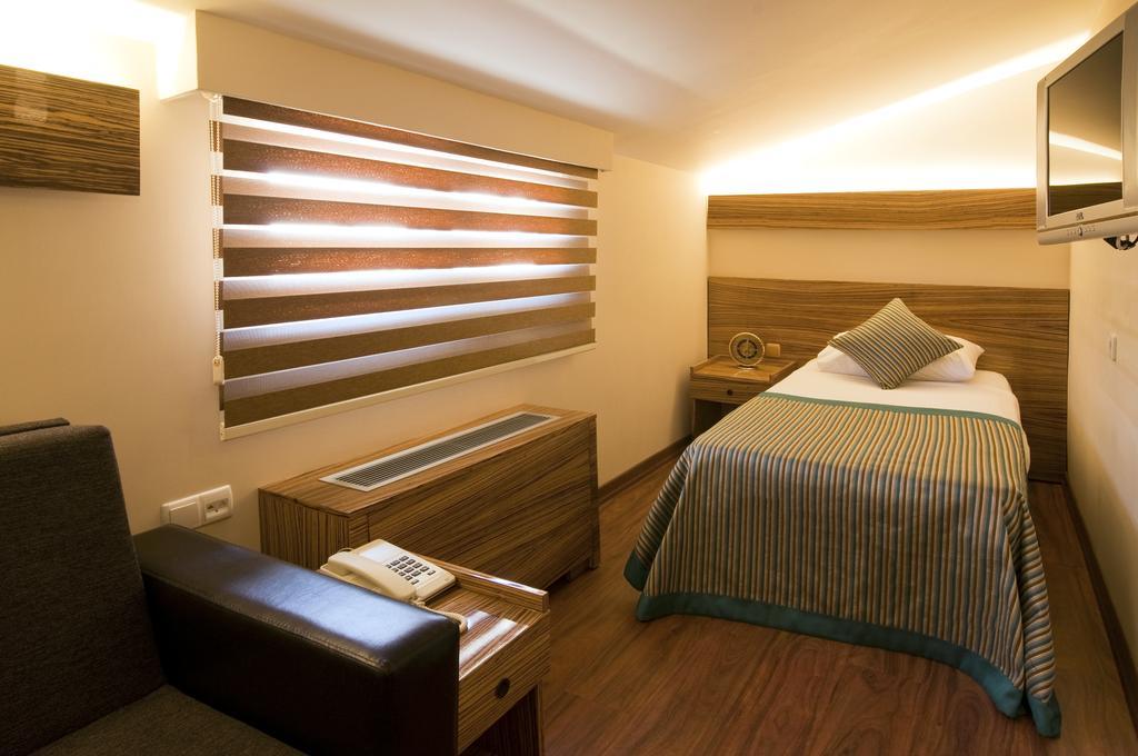 Hotel Buyuk Keban Istambul Quarto foto